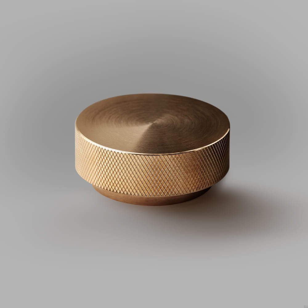 U.11.1--Gałka-Meblowa-Tove-L-Złota-Mosiężna-Szczotkowana-Nielakierowana-Open&amp;Hide-Skandynawskie-Uchwyty_2