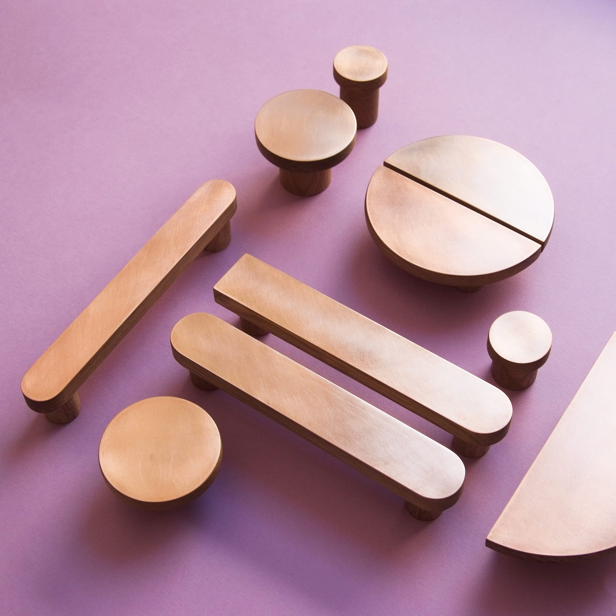 M_1-0-0-2--Gałka-meblowa-Copper-30-Drewniana-Dębowa-z-Miedzią-Szczotkowaną-Nielakierowaną-Dot-Manufacture-Skandynawskie-Uchwyty_3