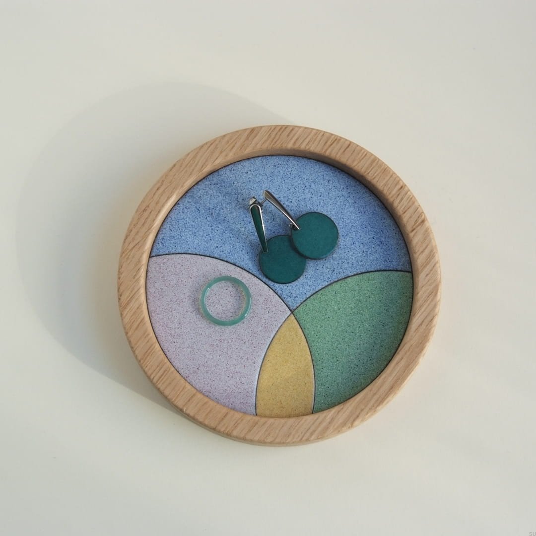 E_57-0-0-2--Tacka-na-biżuterie-Drewniana-Emaliowana-Kolorowa-Wzór-2-Dot-Manufacture-Skandynawskie-Uchwyty_2