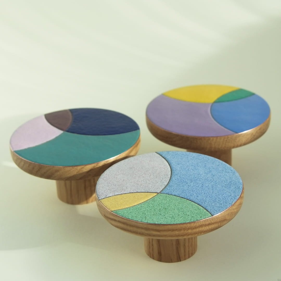 E_59-0-0-2--Wieszak-ścienny-Eclipse-80-Drewniany-Emaliowany-Kolorowy-wzór-1-Dot-Manufacture-Skandynawskie-Uchwyty_4