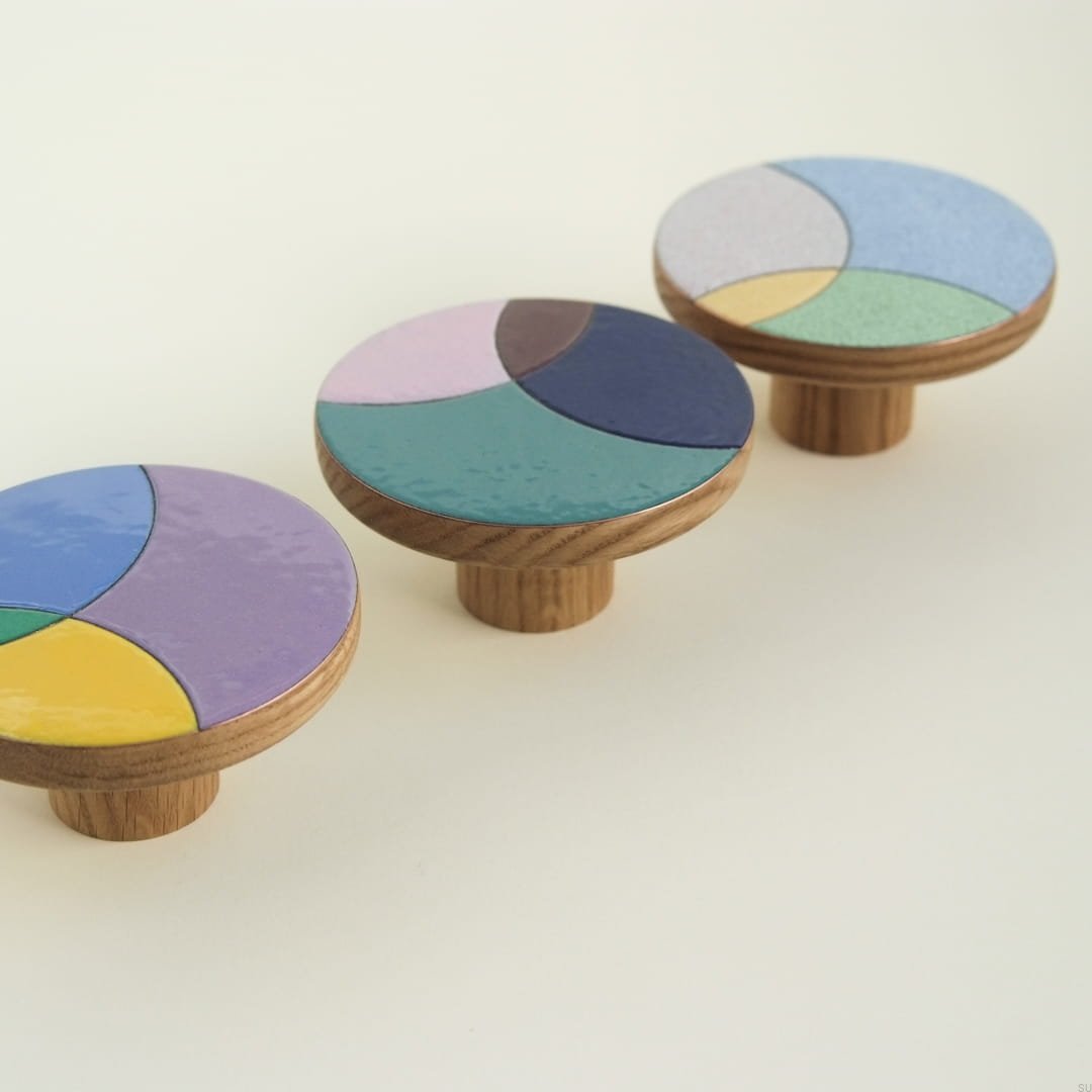 E_59-0-0-2--Wieszak-ścienny-Eclipse-80-Drewniany-Emaliowany-Kolorowy-wzór-1-Dot-Manufacture-Skandynawskie-Uchwyty_5