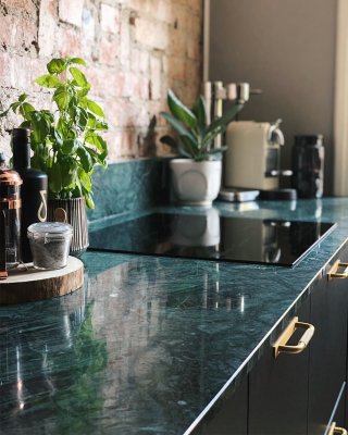 Удлиненная мебельная ручка с шайбой Helix 160 Gold