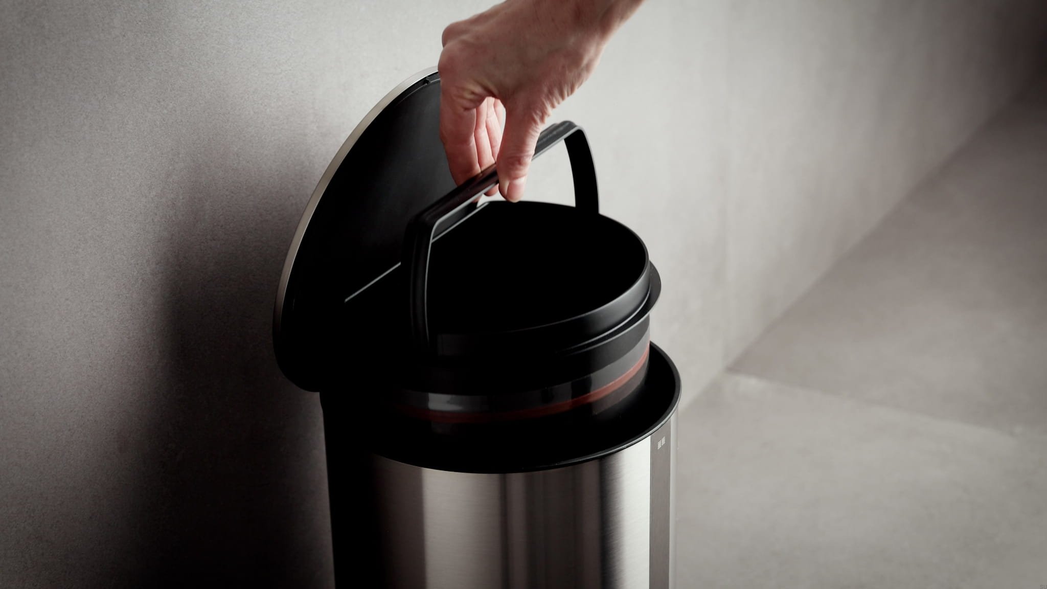 7154--Kosz-na-smieci-7154-Czarna-powłoka-pvd-Unidrzin-Skandynawskie-Uchwyty_3