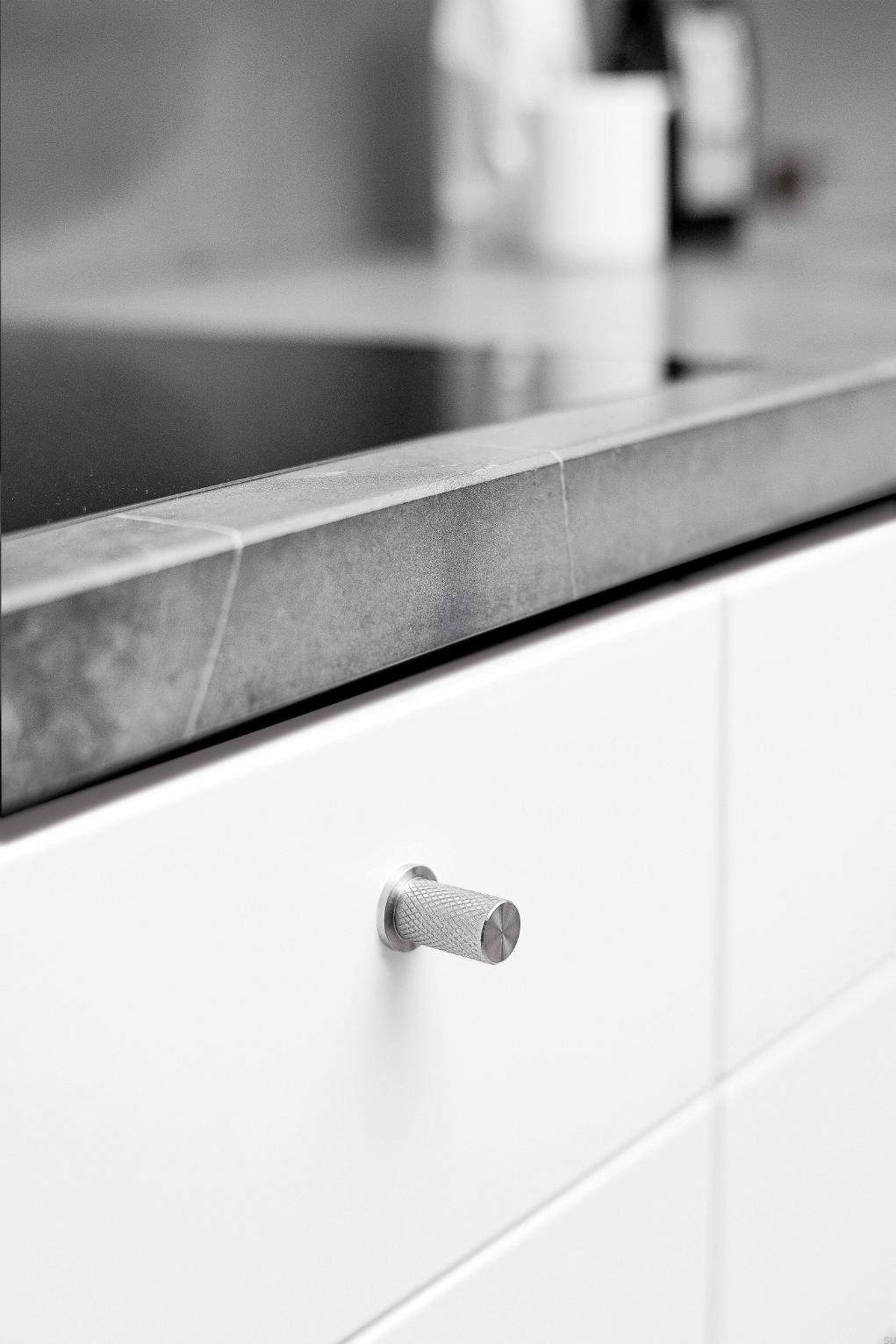 240730017-25--Gałka-meblowa-Harlequin-17-Stalowa-Srebrna-Polerowana-Furnipart-Skandynawskie-Uchwyty_2