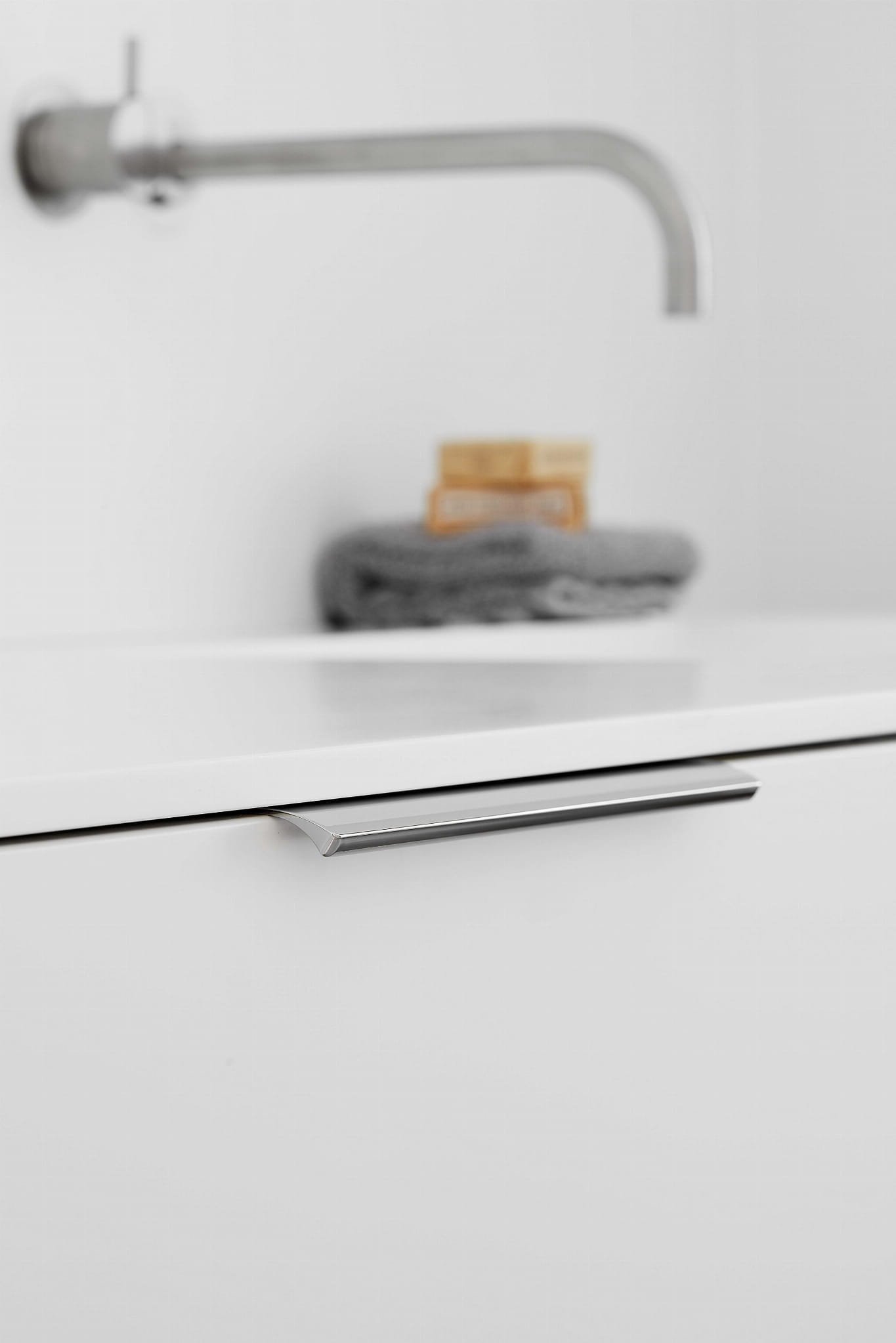 419720200-0500--Uchwyt-meblowy-krawędziowy-Edge-Straight-200-Aluminiowy-Biały-Mat-Furnipart-Skandynawskie-Uchwyty_2