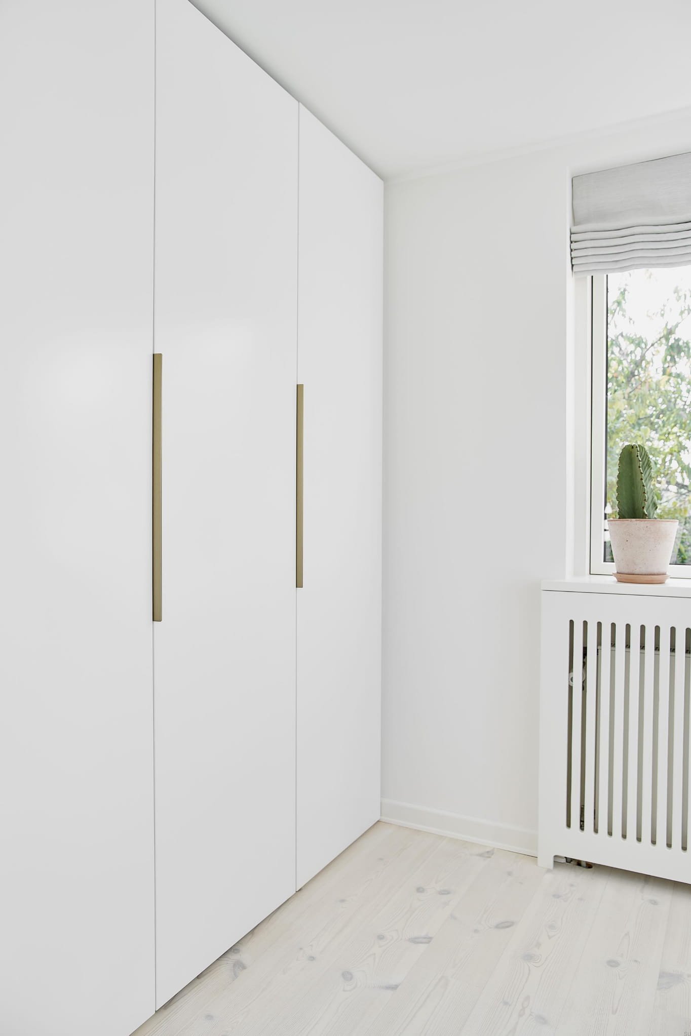 419720600-0500--Uchwyt-meblowy-krawędziowy-Edge-Straight-600-Aluminiowy-Biały-Mat-Furnipart-Skandynawskie-Uchwyty_2