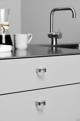 Внутри 32 мебельная ручка «Алюминий серебристого цвета»