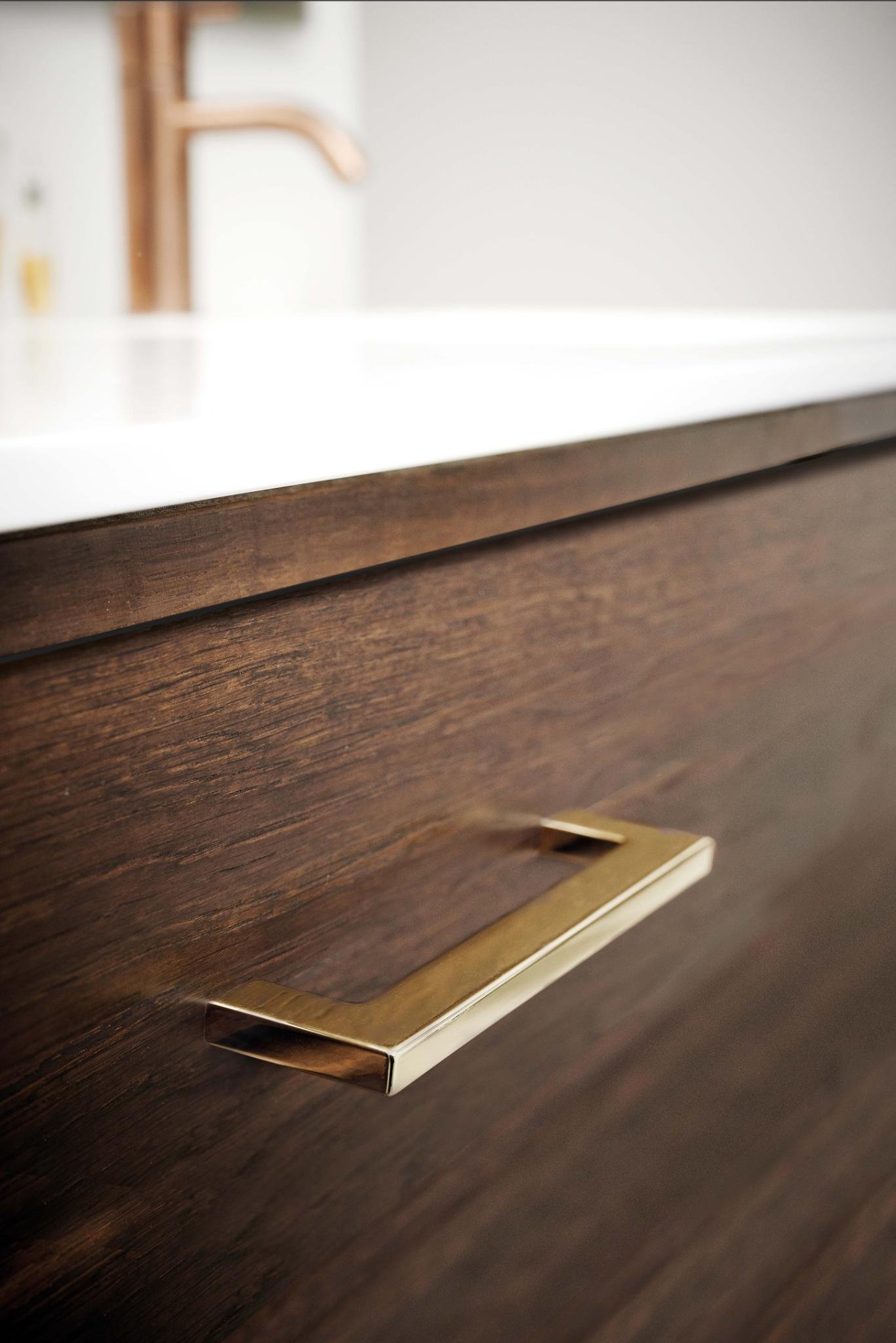 512860448-29--Uchwyt-meblowy-podłużny-Flat-448-Metalowy-Złoty-Polerowany-Furnipart-Skandynawskie-Uchwyty_2