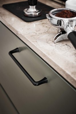 Ручка мебельная продолговатая Concave 160, металл, черный матовый