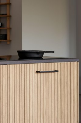 Ручка мебельная продолговатая Equester 160, металл, черный матовый