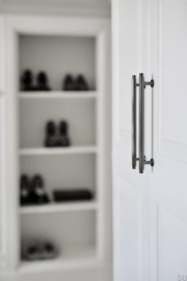 Villa 192 Металлическая удлиненная мебельная ручка, черная никелированная