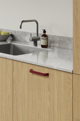 Ручка мебельная продолговатая Lace 160, металл, красный, матовый