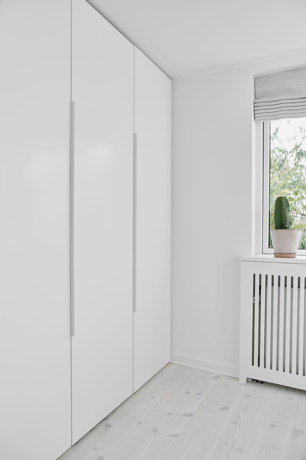 4197201200-0500--Uchwyt-meblowy-krawędziowy-Edge-Straight-1200-Aluminiowy-Biały-Mat-Furnipart-Skandynawskie-Uchwyty_2