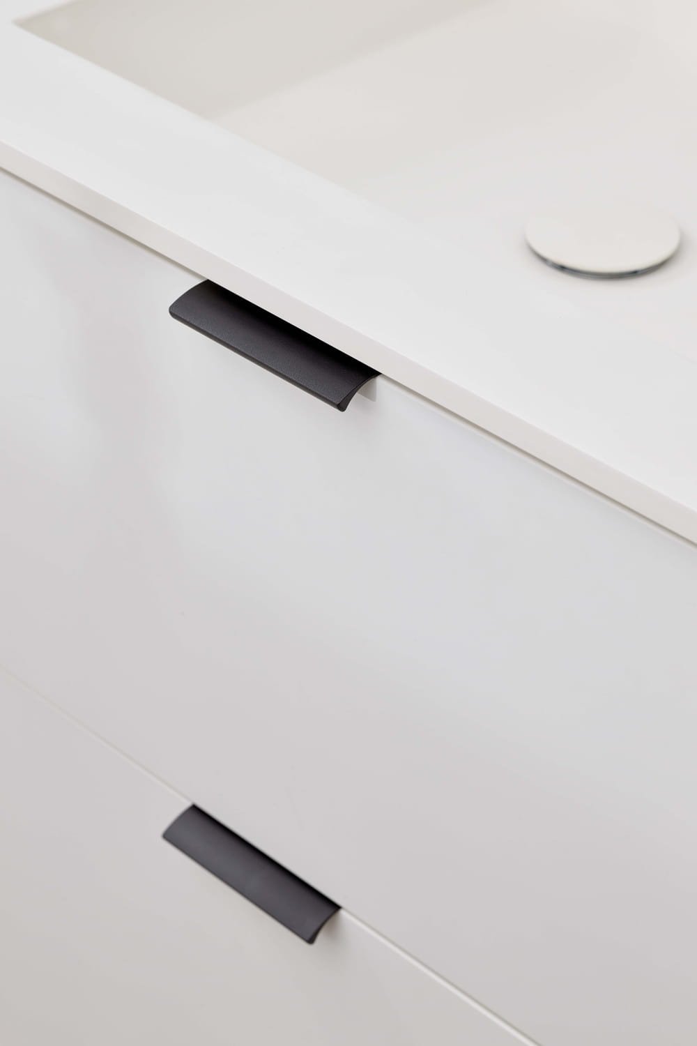 419720100-76.1--Uchwyt-meblowy-krawędziowy-Edge-Straight-100-Aluminiowy-Czarny-Mat-Szczotkowany-Furnipart-Skandynawskie-Uchwyty_3