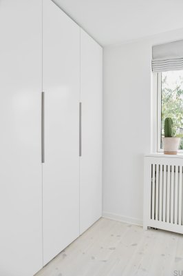 Ручка для мебели Edge Straight 600 из алюминия, серебристого цвета