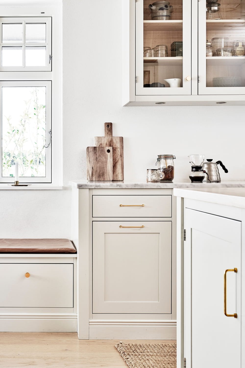 240330160-15--Uchwyt-meblowy-podłużny-Lounge-160-Mosiężny-Złoty-Polerowany-Nielakierowany-Furnipart-Skandynawskie-Uchwyty_2