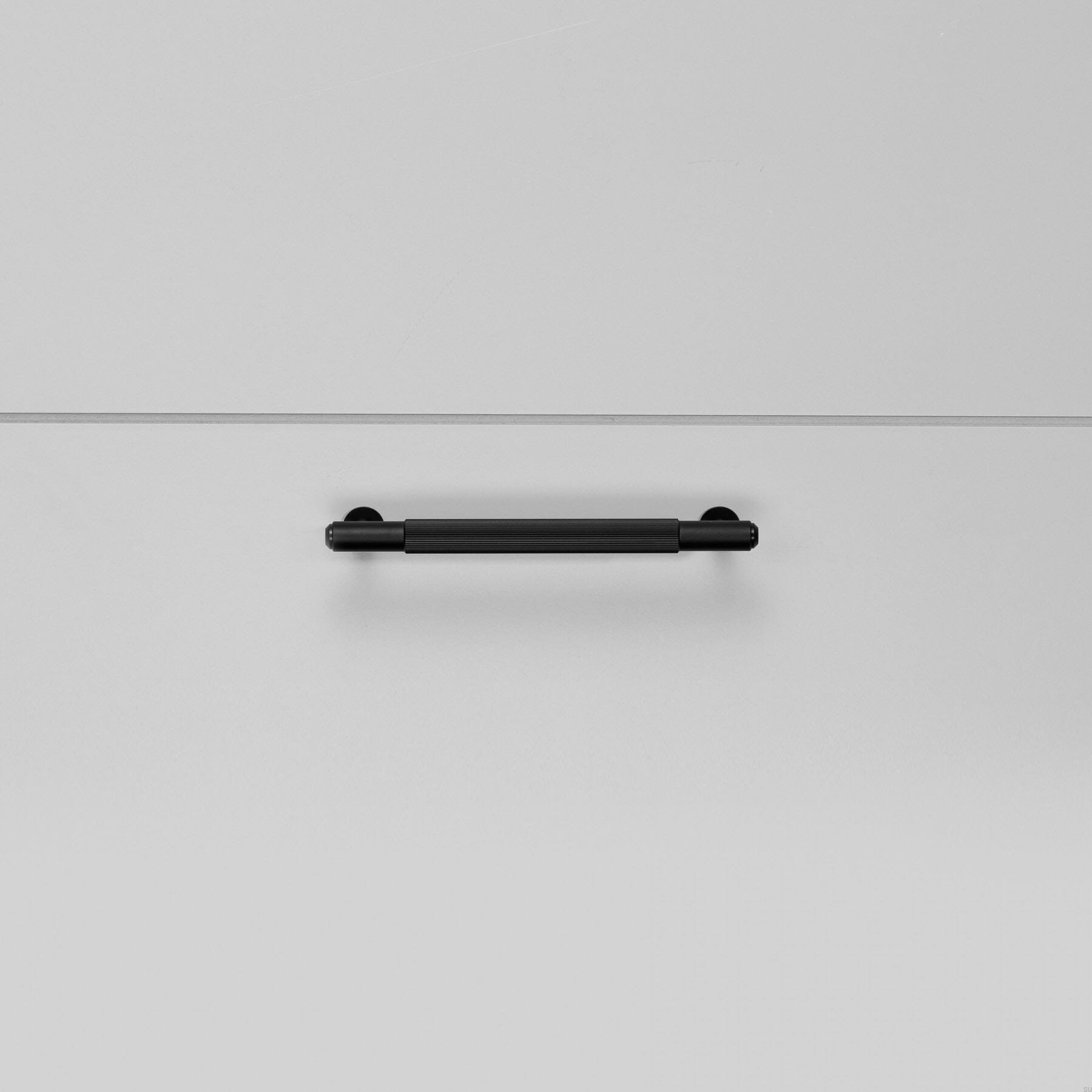 Zdjecie uchwytu podluznego pull bar linear czarnego