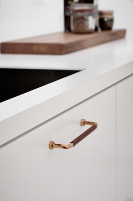 Lounge 160 удлиненная мебельная ручка латунь золото полированная с коричневой кожей 