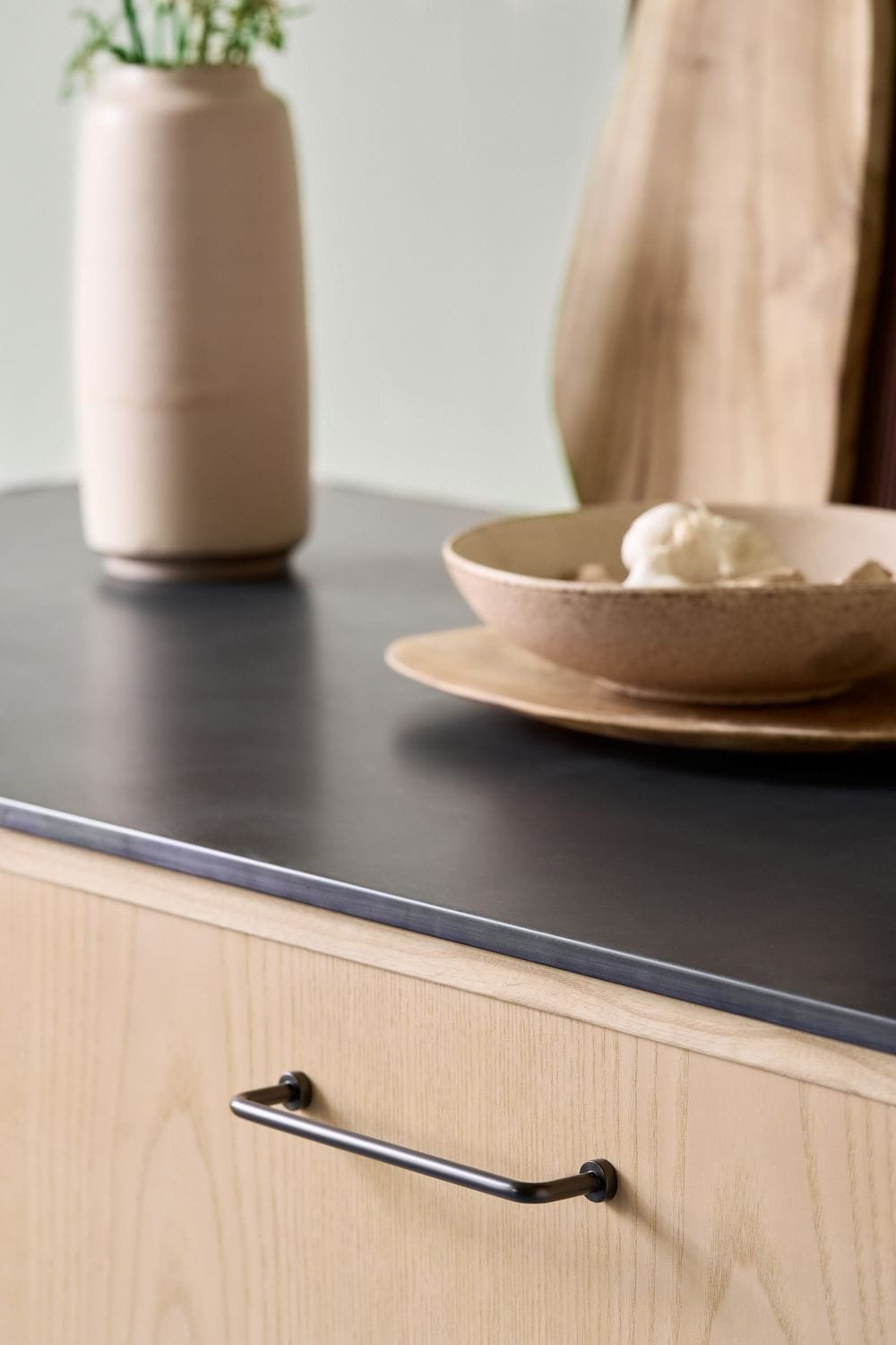 546260160-74--Uchwyt-meblowy-podłużny-Lounge-160-Metalowy-Gun-Metal-Furnipart-Skandynawskie-Uchwyty_2