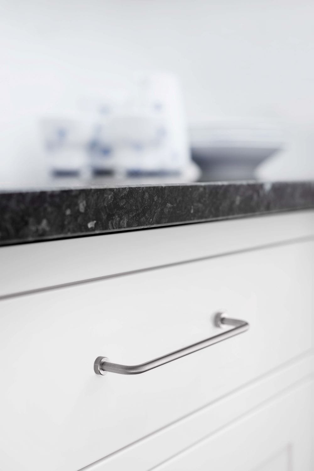 240330160-25--Uchwyt-meblowy-podłużny-Lounge-160-Stalowy-Srebrny-Polerowany-Furnipart-Skandynawskie-Uchwyty_2