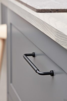 Lounge 160 Металлическая матовая черная мебельная ручка с черной кожей