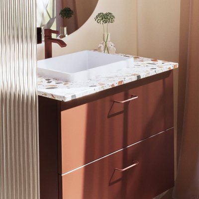 Продолговатая мебельная ручка Thread 128 из металла красновато-коричневого цвета.