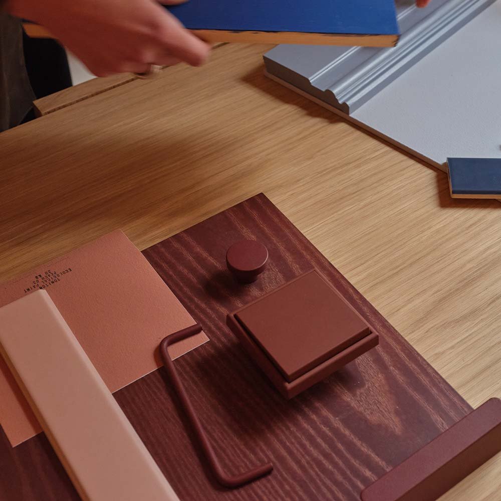 401087-11--Uchwyt-meblowy-krawędziowy-Hide-120-Metalowy-Brązowy-Toniton-Skandynawskie-Uchwyty_4