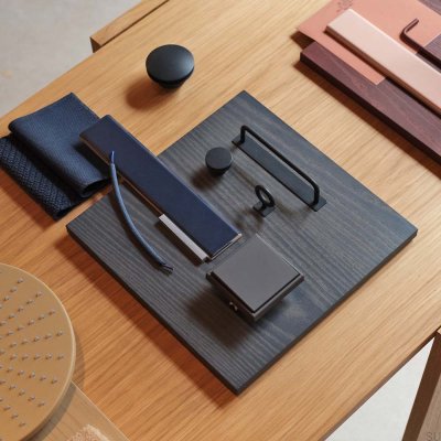 Мебельная ручка Hide 120 с металлической кромкой Deep Blue