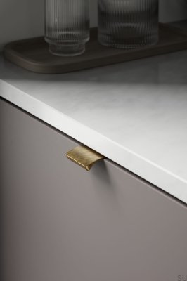 Ручка для мебели Edge Straight 40 из алюминия цвета античного золота