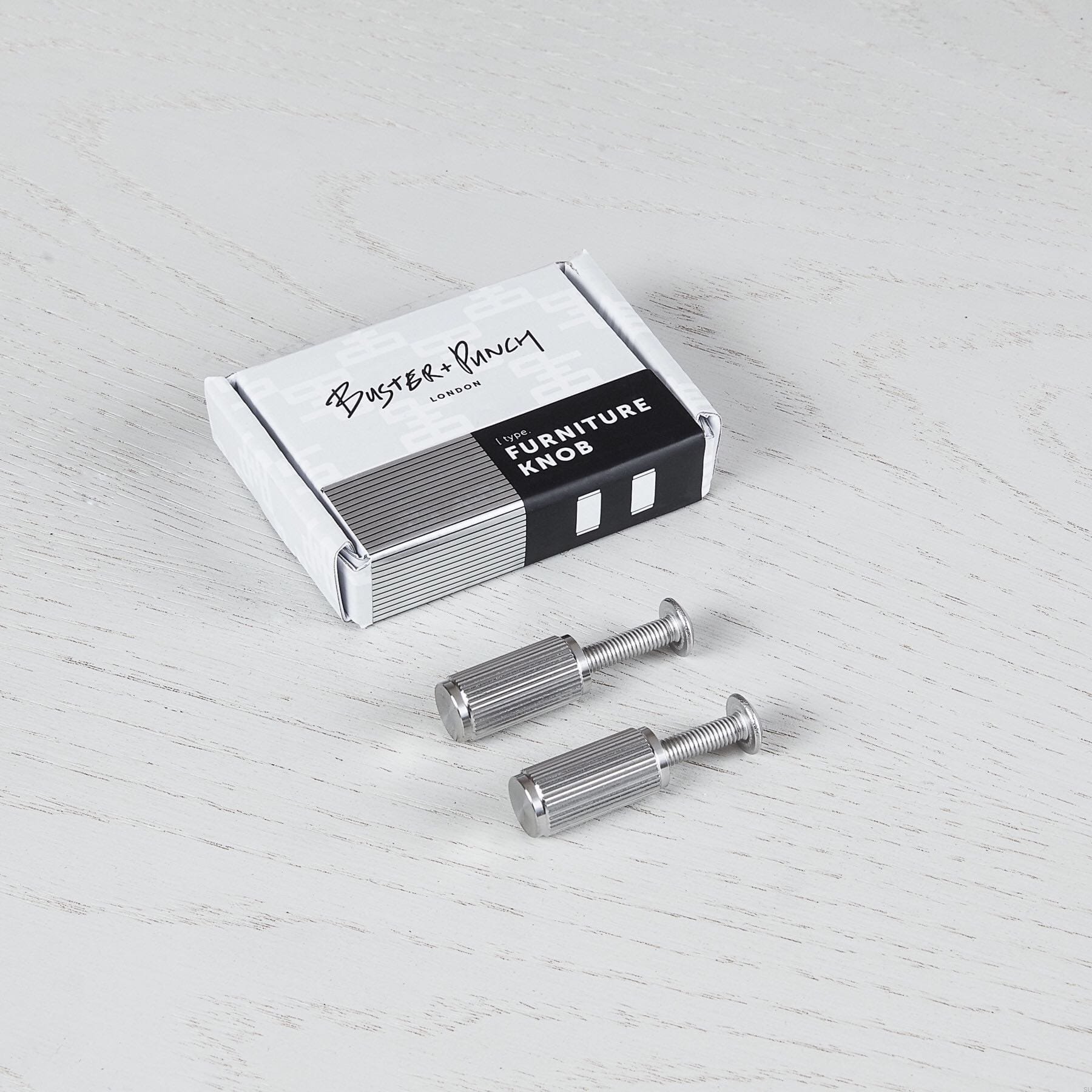 Zdjecie zawartosci pudelka z galka Linear stalowa