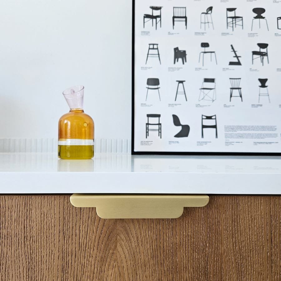 U.21.0.M --Uchwyt-meblowy-krawędziowy-Tilda-Matt-Mosiężny-Matowy-Szczotkowany-Open&Hide-Skandynawskie-Uchwyty_2