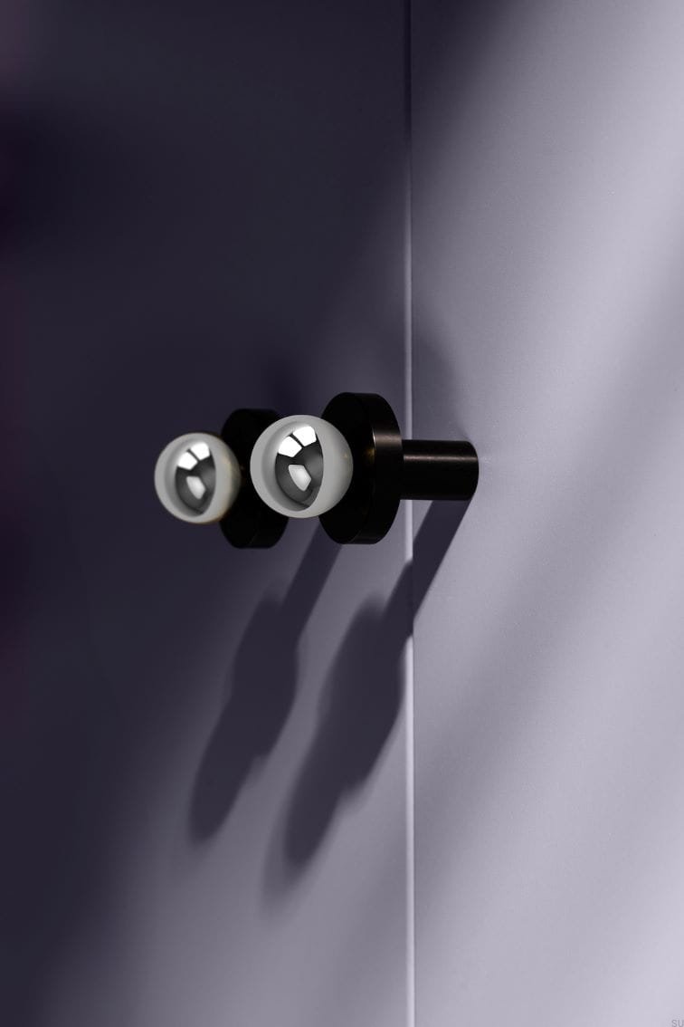 U.21.2.S--Gałka-meblowa-Pola-Mosiężna-Srebrna-Chromowana-z-Aluminiową-Czarną-Podkładką-Open&Hide-Skandynawskie-Uchwyty_2