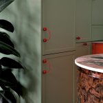 m_171--Uchwyt-meblowy-podłużny-Marbelo-96-Mosiężny-Czerwony-Marbelo-Skandynawskie-Uchwyty_3