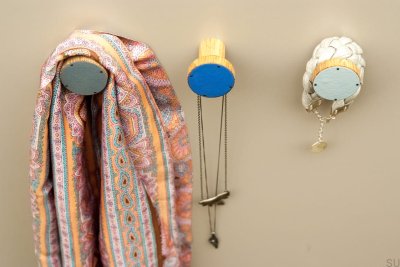 Простая 30 деревянная настенная вешалка из дуба, эмалированная светло-серая, твердая масляная бесцветная полуматовая