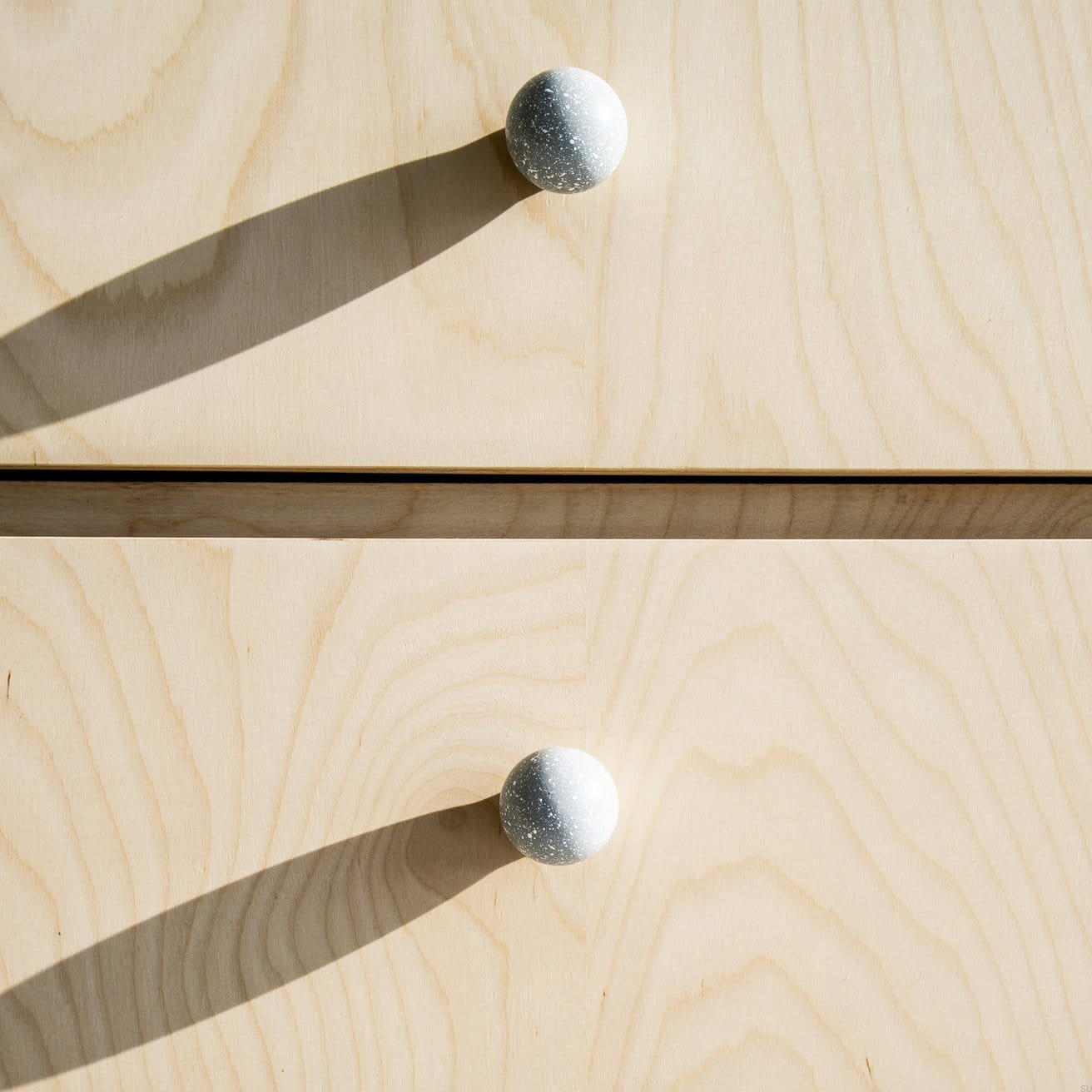 Gr&WhMl--Gałka-meblowa-Ren-Melange-Grey-&-White-35-Drewniana-Bukowa-Vince-Skandynawskie-Uchwyty_3
