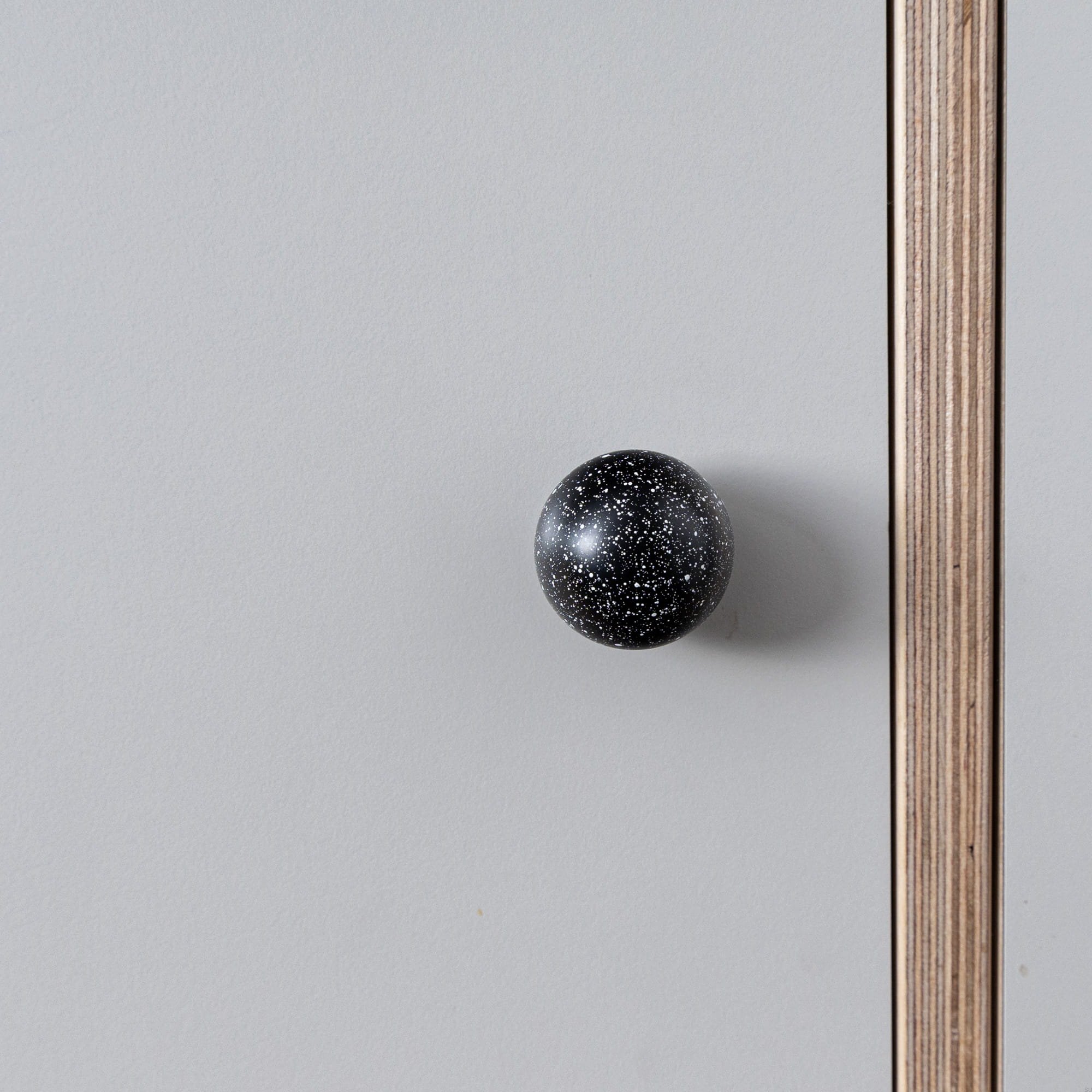Blck&WhMl--Gałka-meblowa-Ren-Melange-Black-&-White-35-Drewniana-Bukowa-Vince-Skandynawskie-Uchwyty_2