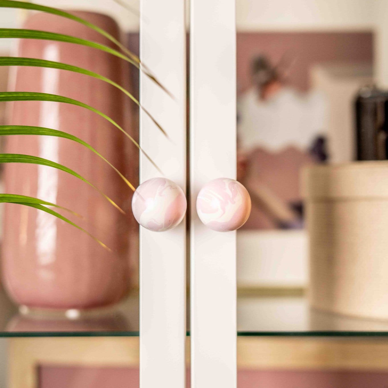 RDWhtLlc--Gałka-meblowa-Ren-White-Lilac-35-Drewniana-Bukowa-Vince-Skandynawskie-Uchwyty_3