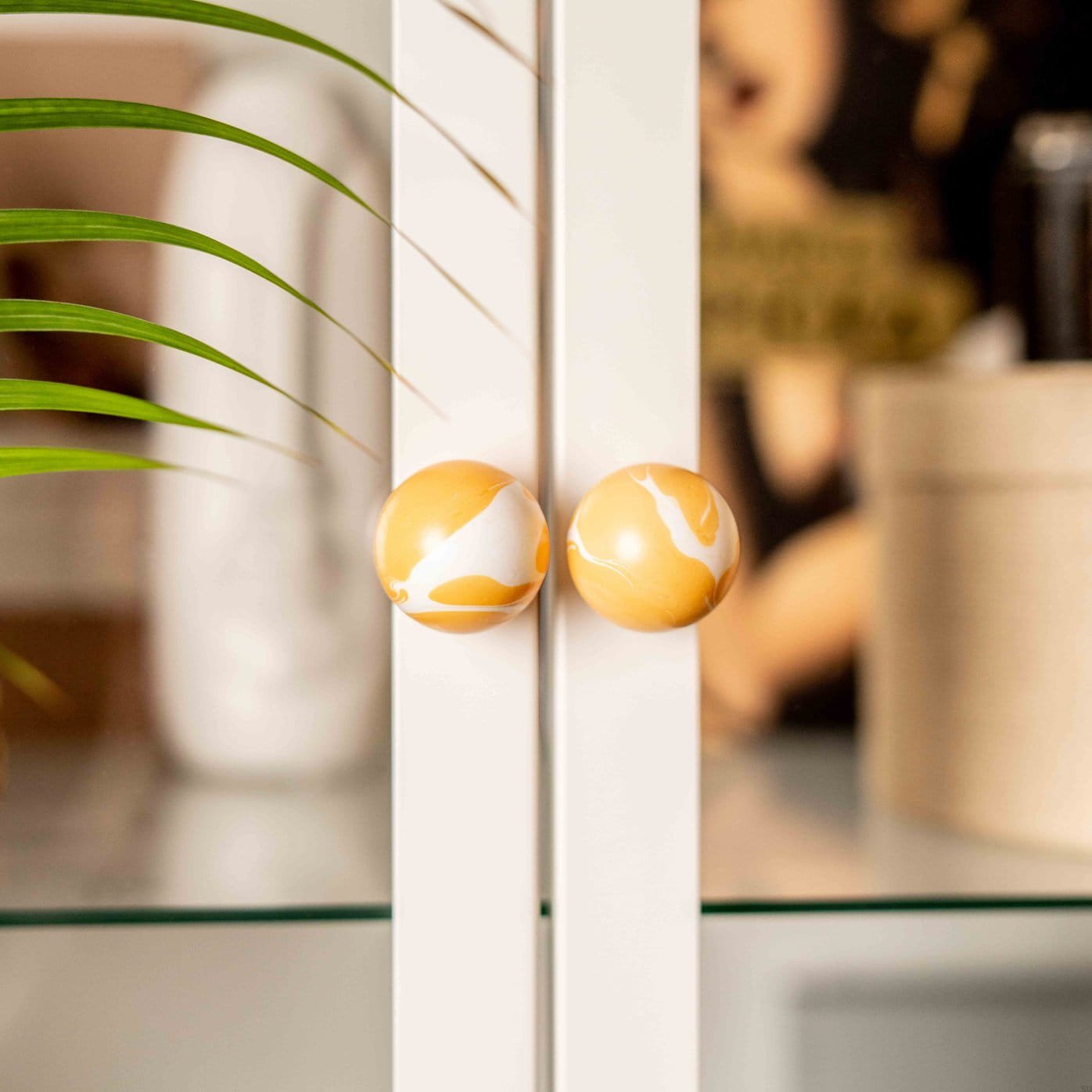 RDWhtOrng--Gałka-meblowa-Ren-White-Orange-35-Drewniana-Bukowa-Vince-Skandynawskie-Uchwyty_5