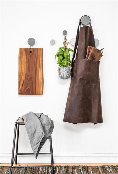 Zdjecie galki 1005 small ciemnoszarej na scianie jako wieszak