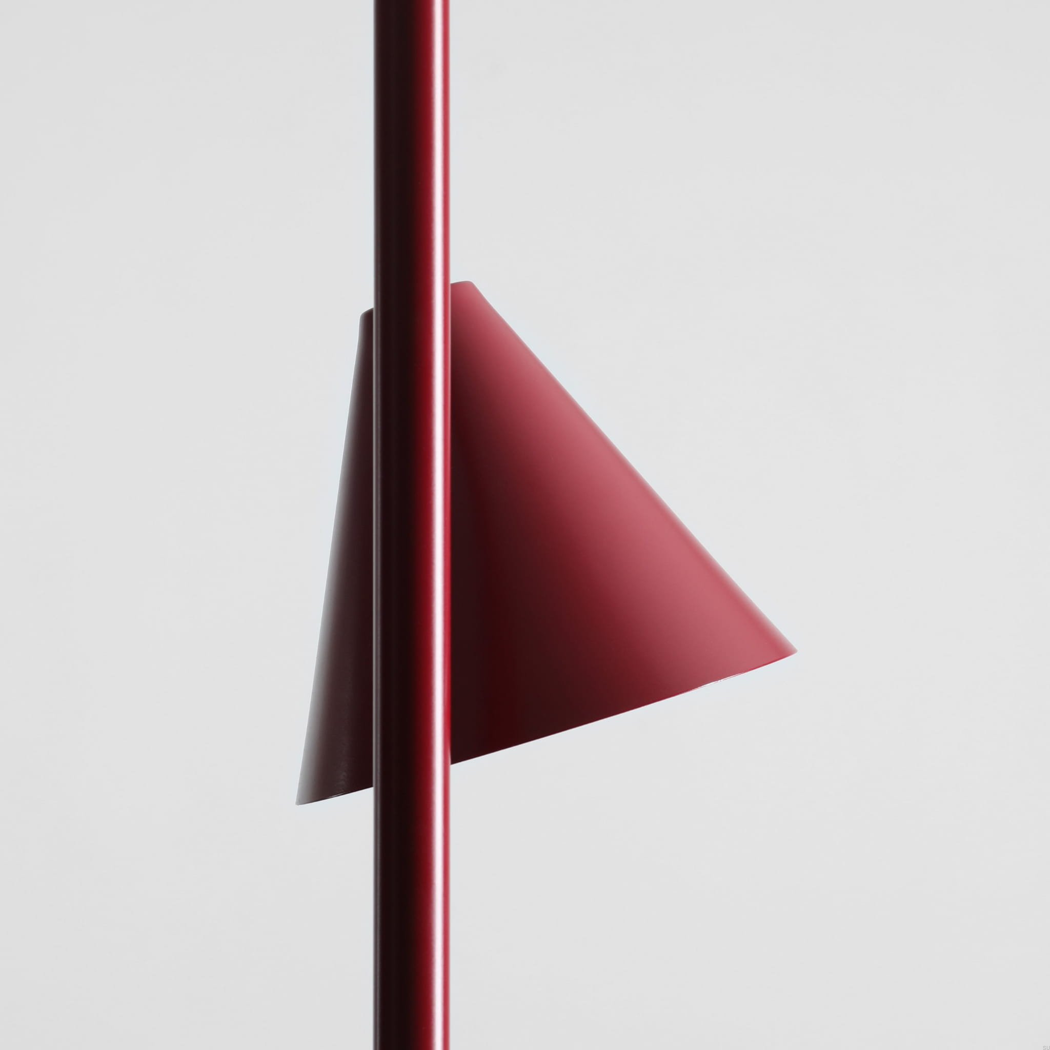 1108A15_2--Lampa-stojąca-Form-2-Metalowa-Bordowa-Artera-Skandynawskie-Uchwyty_4