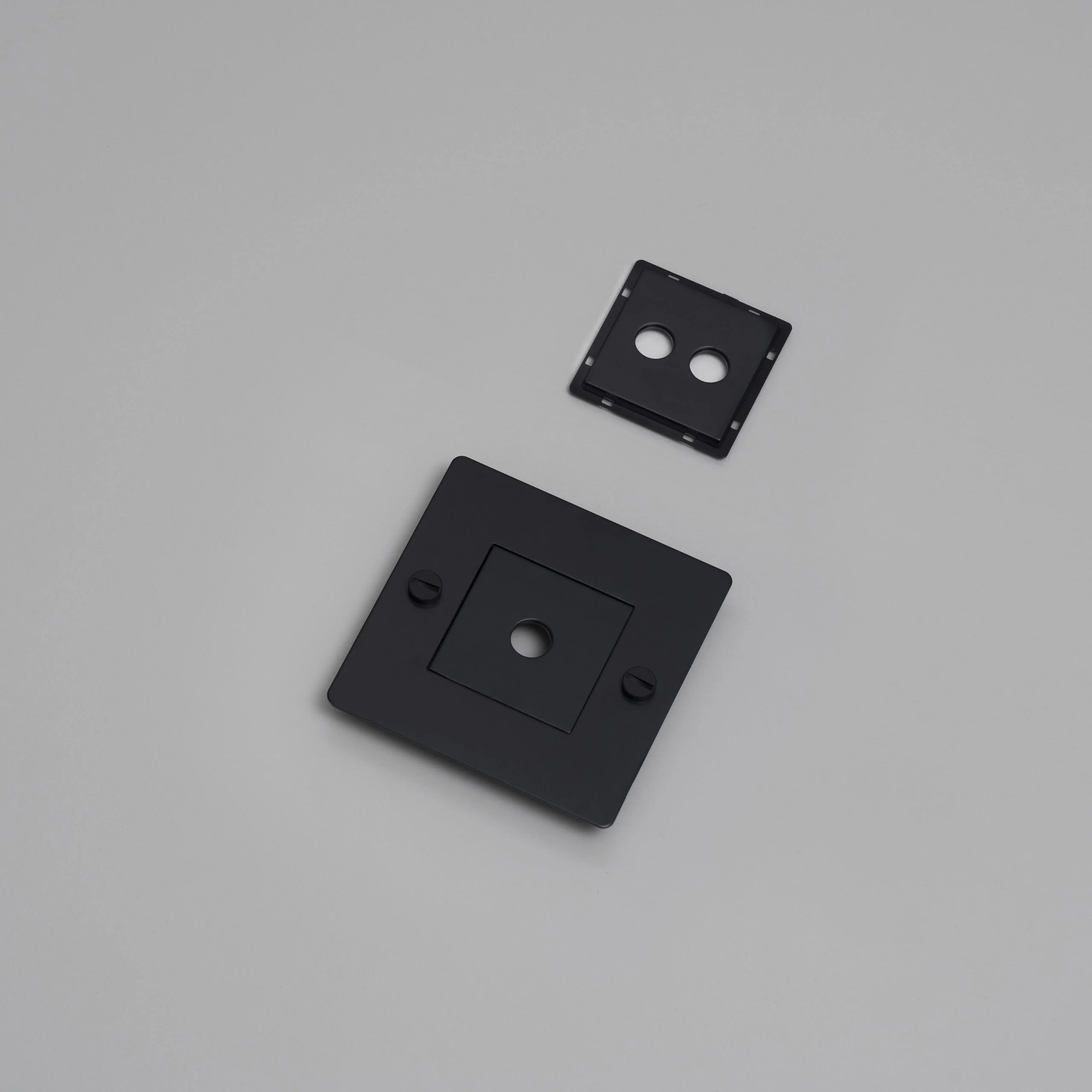 EU_ELECTRICITY_1G_Wall_Plate_Infill_Black_Web_no_logo-scaled.webp