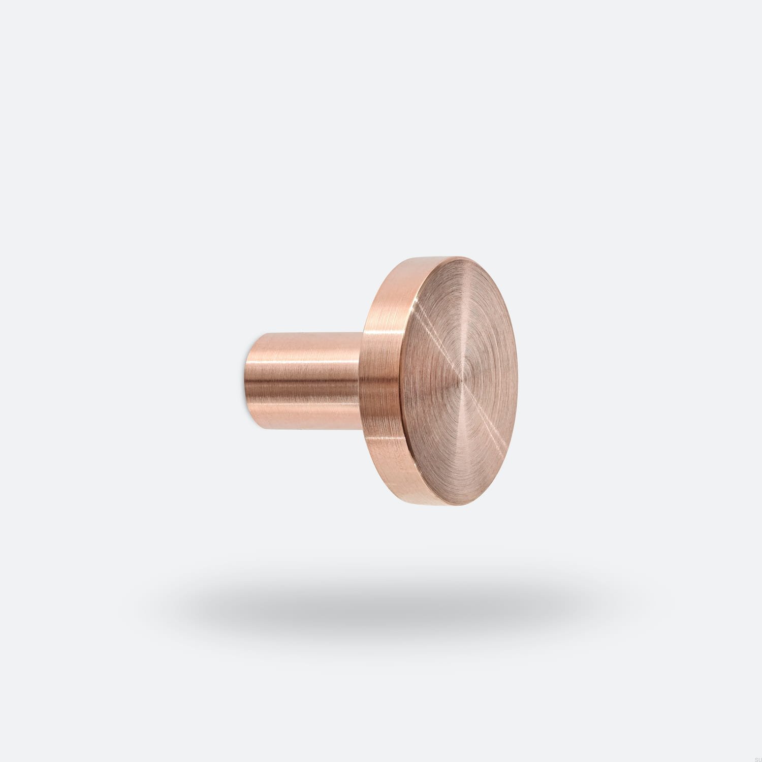 NENA_WIESZAK-6.jpgW.7.1.CU-Wieszak-ścienny-Nena-M-W-Miedziany-Szczotkowany-Nielakierowany-Open&amp;Hide-Skandynawskie-Uchwyty_1