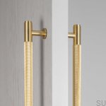 Uchwyt meblowy PULL BAR Double-Sided na drewnianych drzwiach