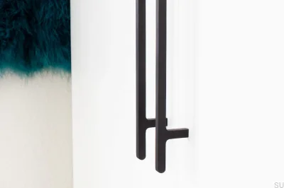 Удлинённая мебельная ручка Flat Line 430 из чёрного алюминия