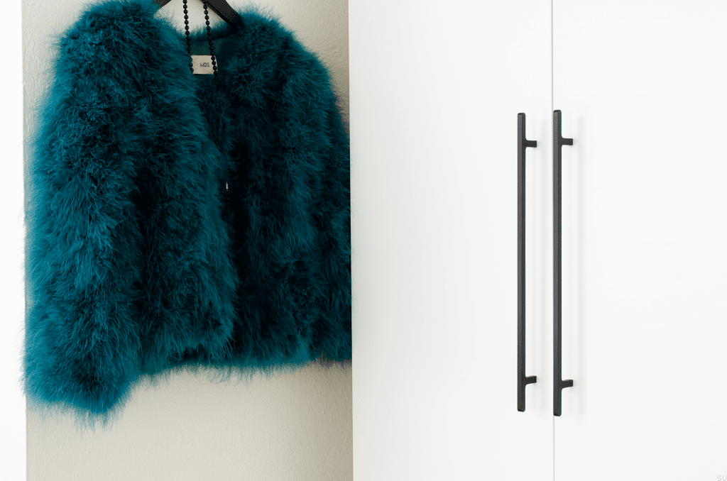 HA82AS--Uchwyt-meblowy-podłużny-Flatline-430-Aluminiowa-Czarna-BB-Sweden-Skandynawskie-Uchwyty_3