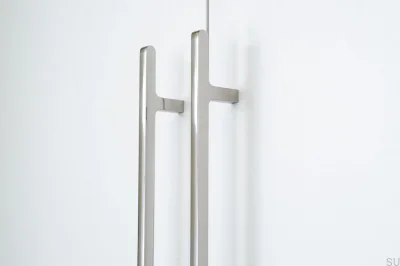 Удлиненная мебельная ручка Flat Line 430 из полированной стали