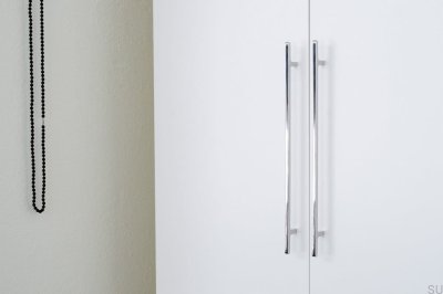 Удлиненная мебельная ручка Flat Line 430 из полированной стали