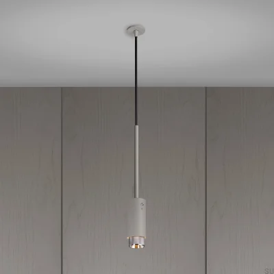 Крестовина выхлопной системы стального серого цвета с серебристым подвесным светильником