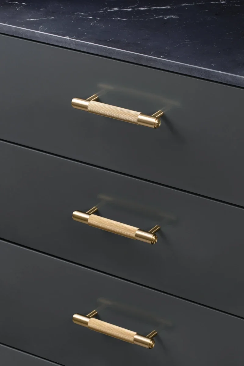 RPB-054073--Uchwyt-meblowy-podłużny-Pull-Bar-Cross-Small-Mosiądz-Skandynawskie-Uchwyty_5