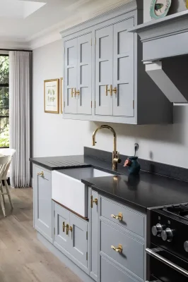 Т-образная мебельная ручка с крестообразной пластиной 95 латунь